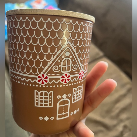 NEW Gala Group Holiday Gingerbread House 2-Wick Candle Pumpkin Spice Scent 15 oz - Picture 6 of 11